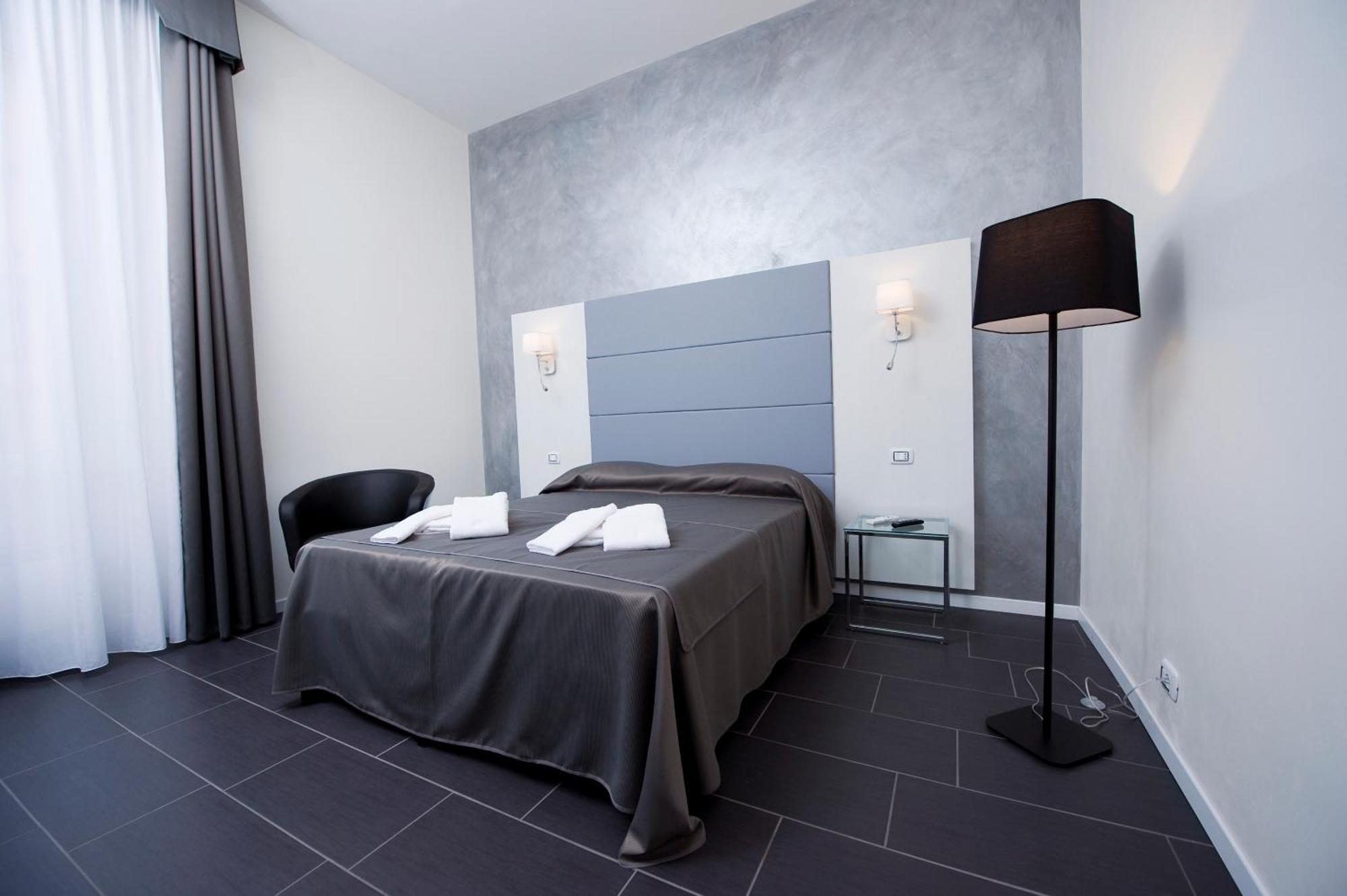 Guest house Grey&White
