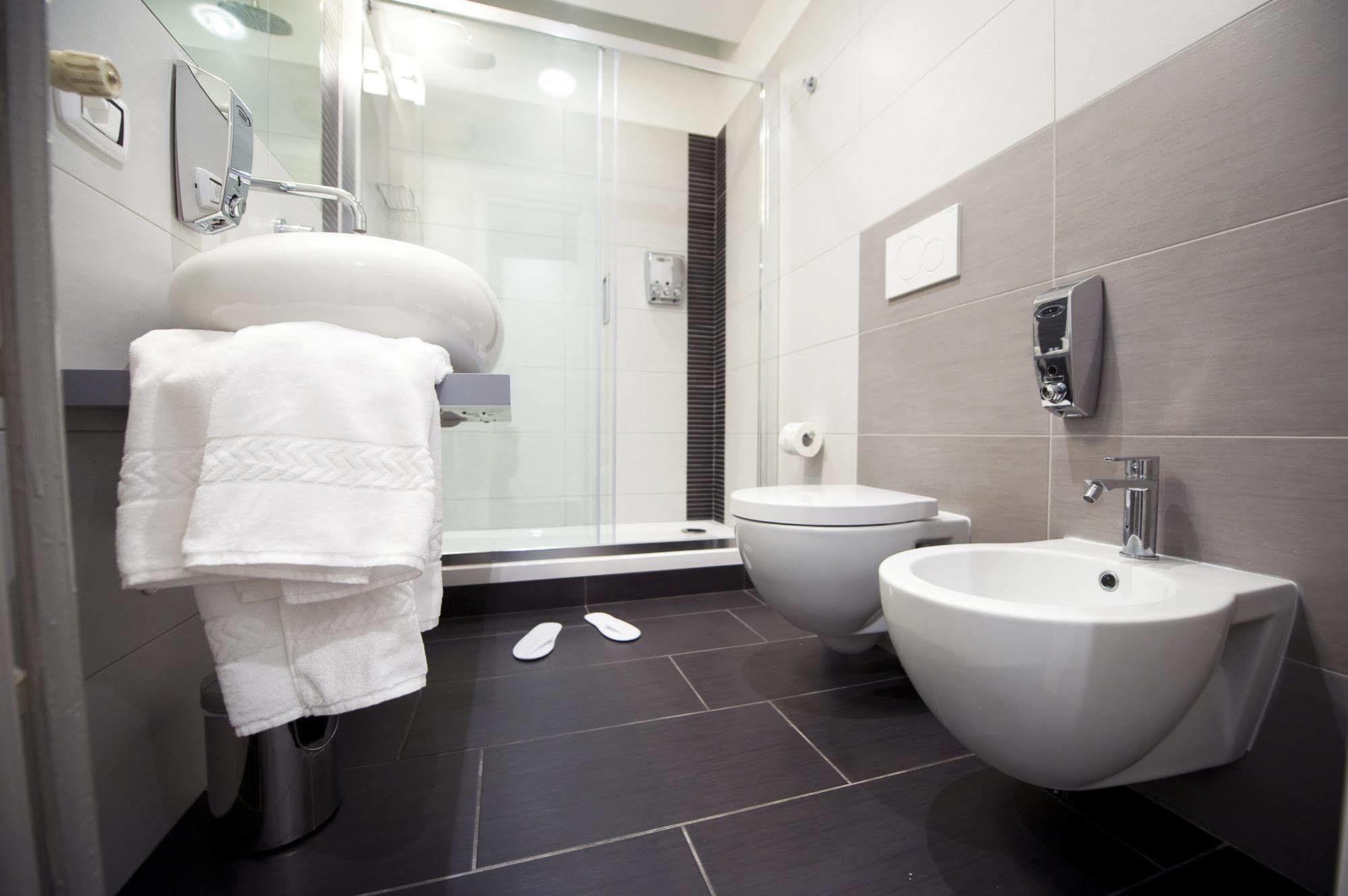 Guest house Grey&White *